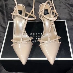 White House| Black Market close toed pumps